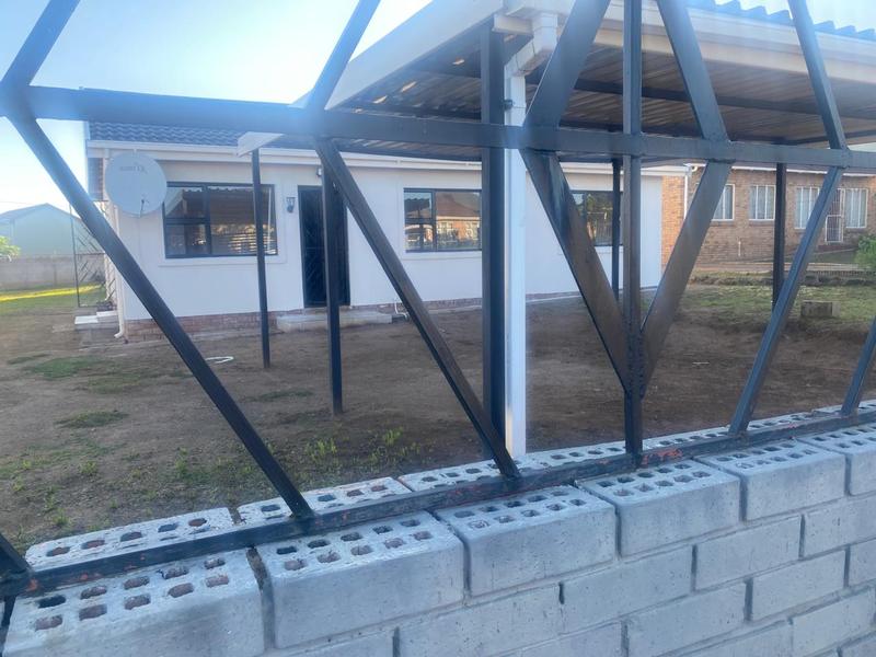 To Let 3 Bedroom Property for Rent in Madeira Park Eastern Cape